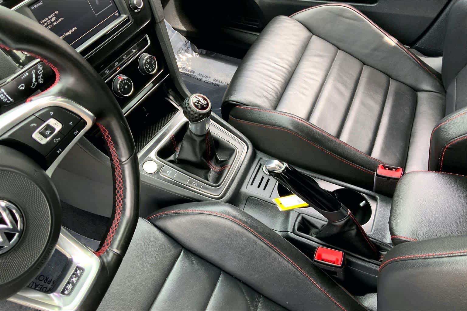 Used 2017 Volkswagen GTI SE FWD image 17