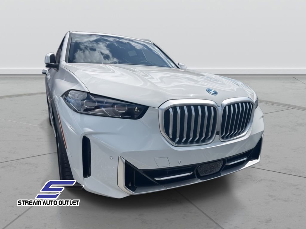Used 2025 BMW X5 xDrive50e image 2