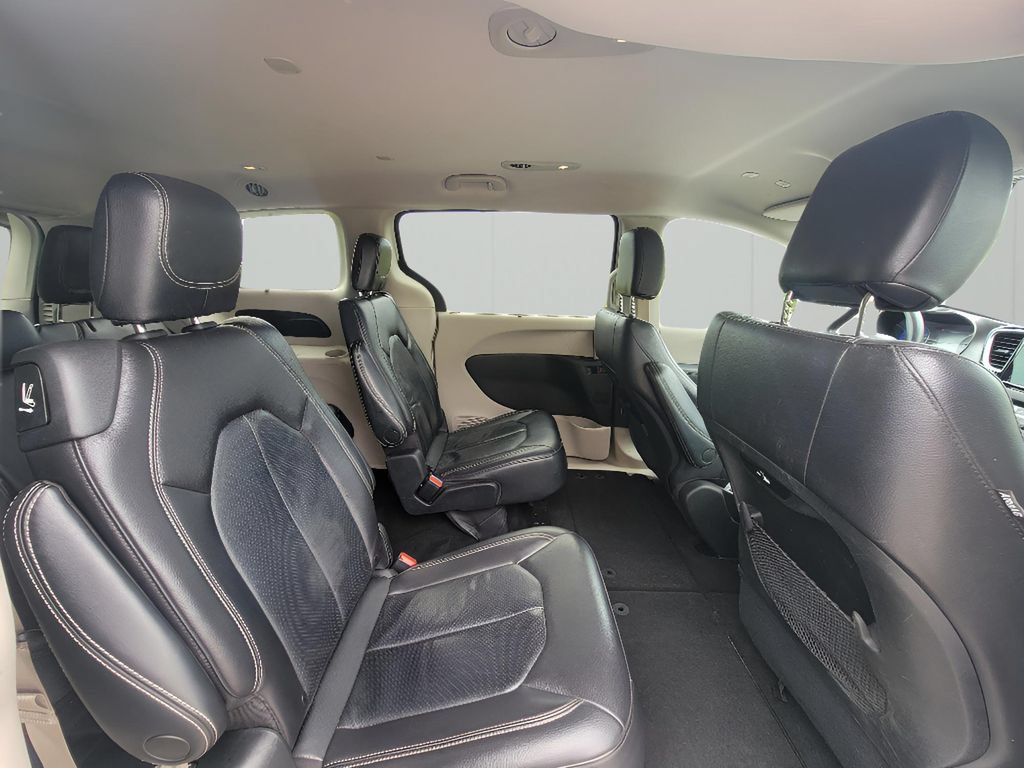 Used 2022 Chrysler Pacifica Touring-L FWD image 35