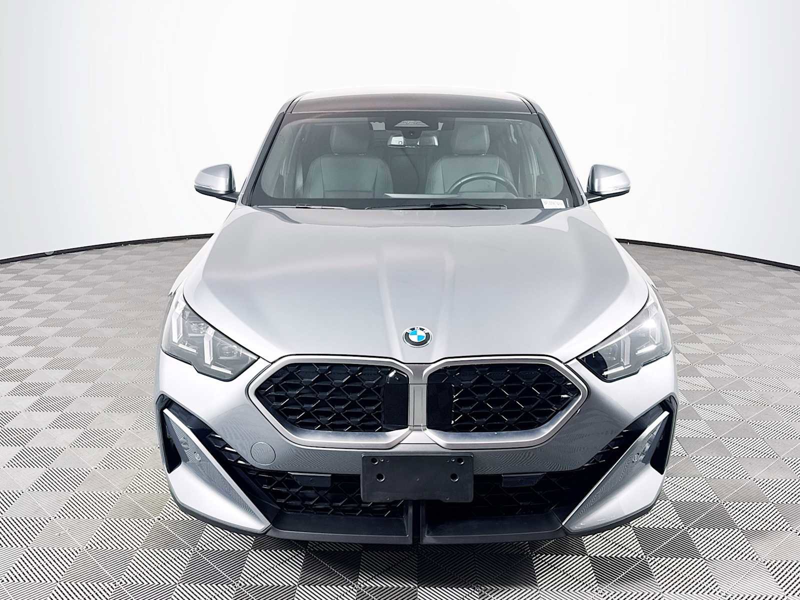 Used 2025 BMW X2 xDrive28i w/ Premium Package image 2
