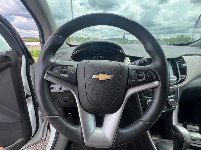 Used 2017 Chevrolet Trax LT w/ LT Convenience Package FWD image 36