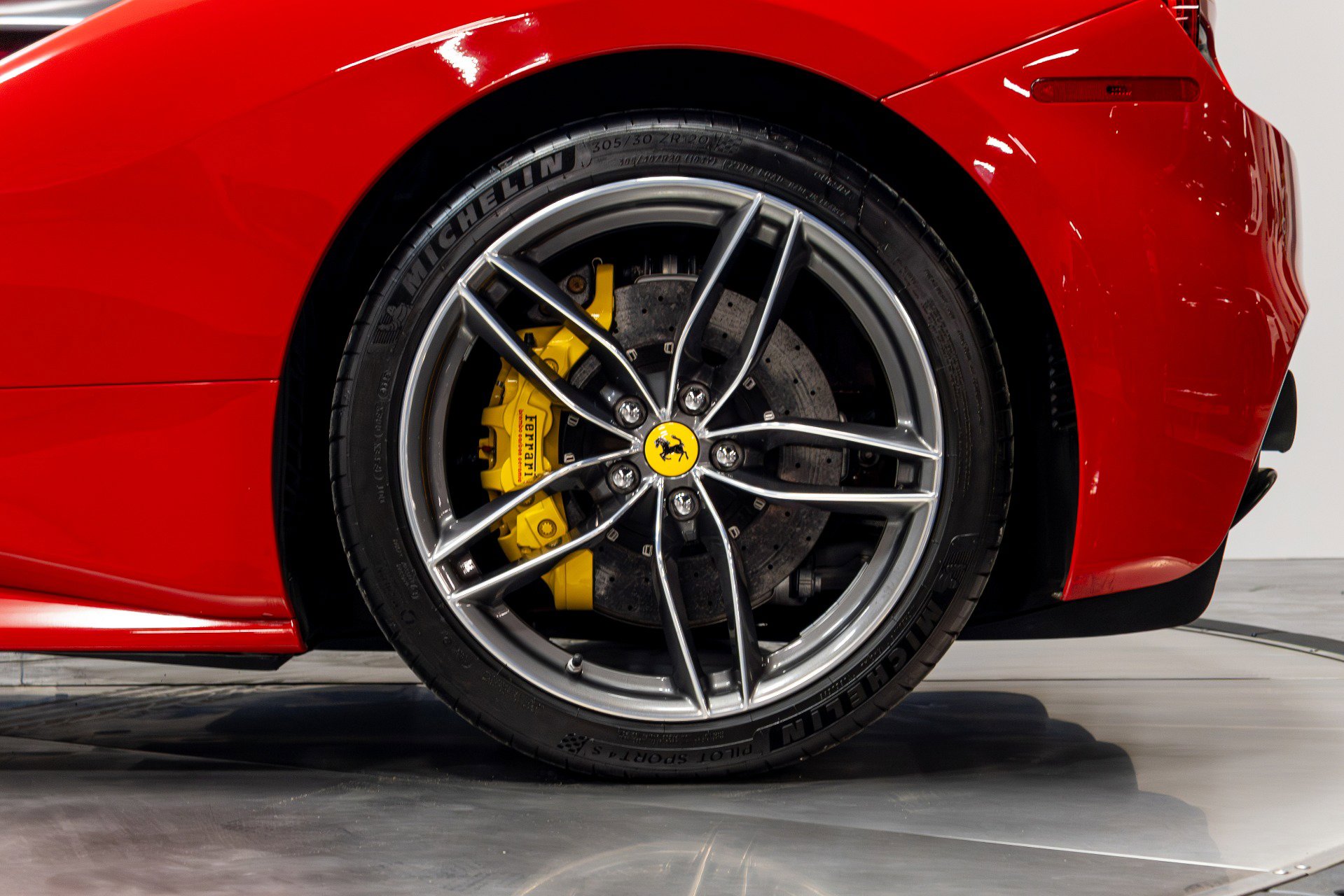 Used 2018 Ferrari 488 GTB image 38