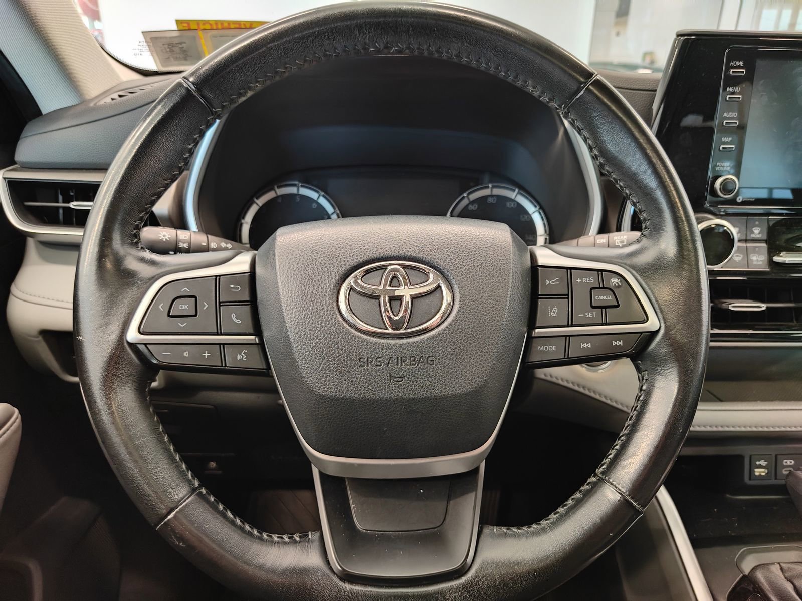 Used 2022 Toyota Highlander XLE image 19