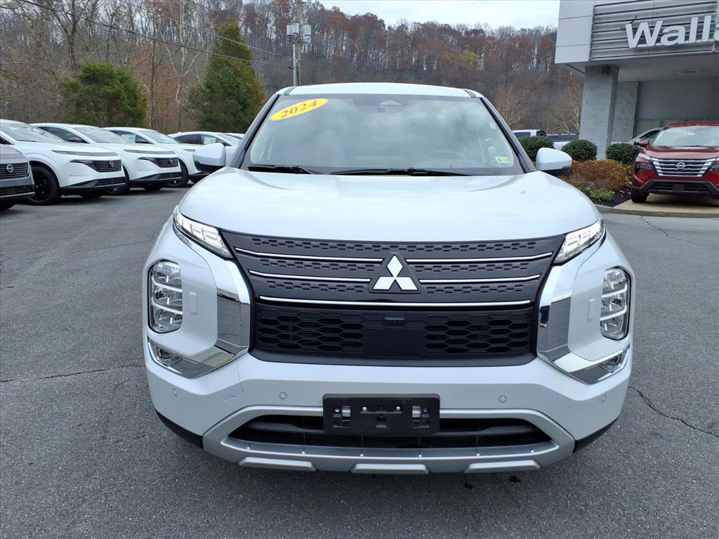 Used 2024 Mitsubishi Outlander SE image 12