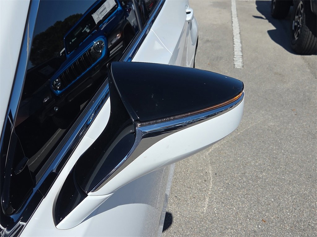 Used 2023 Lexus ES 300h F Sport image 13