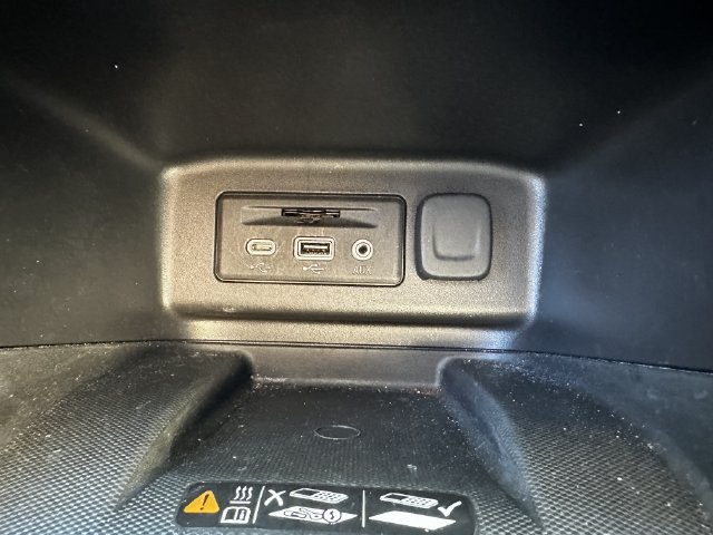Used 2024 Chevrolet Equinox Premier AWD/4WD image 24