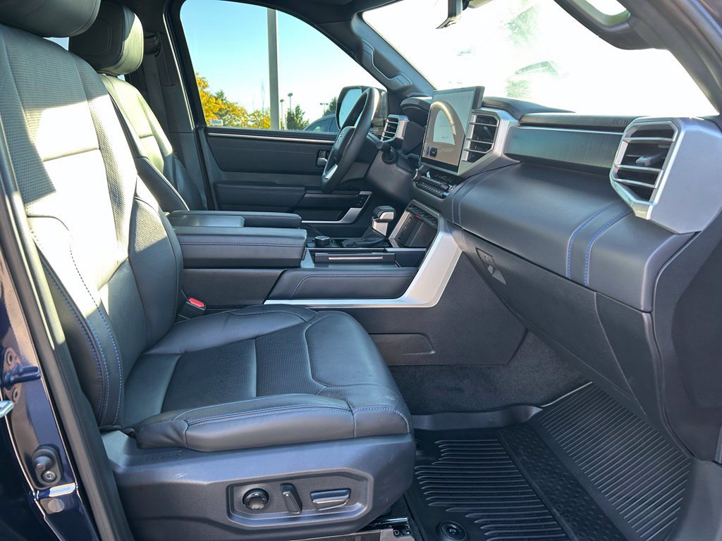 Used 2025 Toyota Sequoia Platinum AWD/4WD image 32