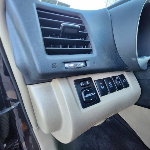 Used 2012 Toyota Highlander SE w/ Tow Pkg AWD/4WD image 11