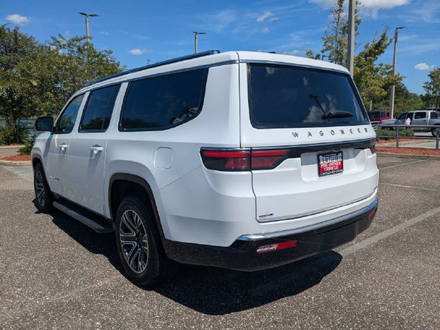 Used 2024 Jeep Wagoneer L Series II RWD image 6