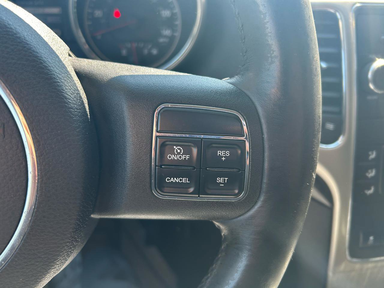 Used 2011 Jeep Grand Cherokee Laredo image 18