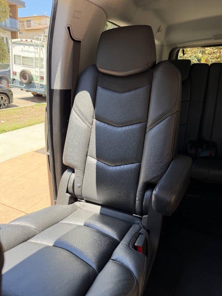 Used 2018 Cadillac Escalade ESV Luxury RWD image 19
