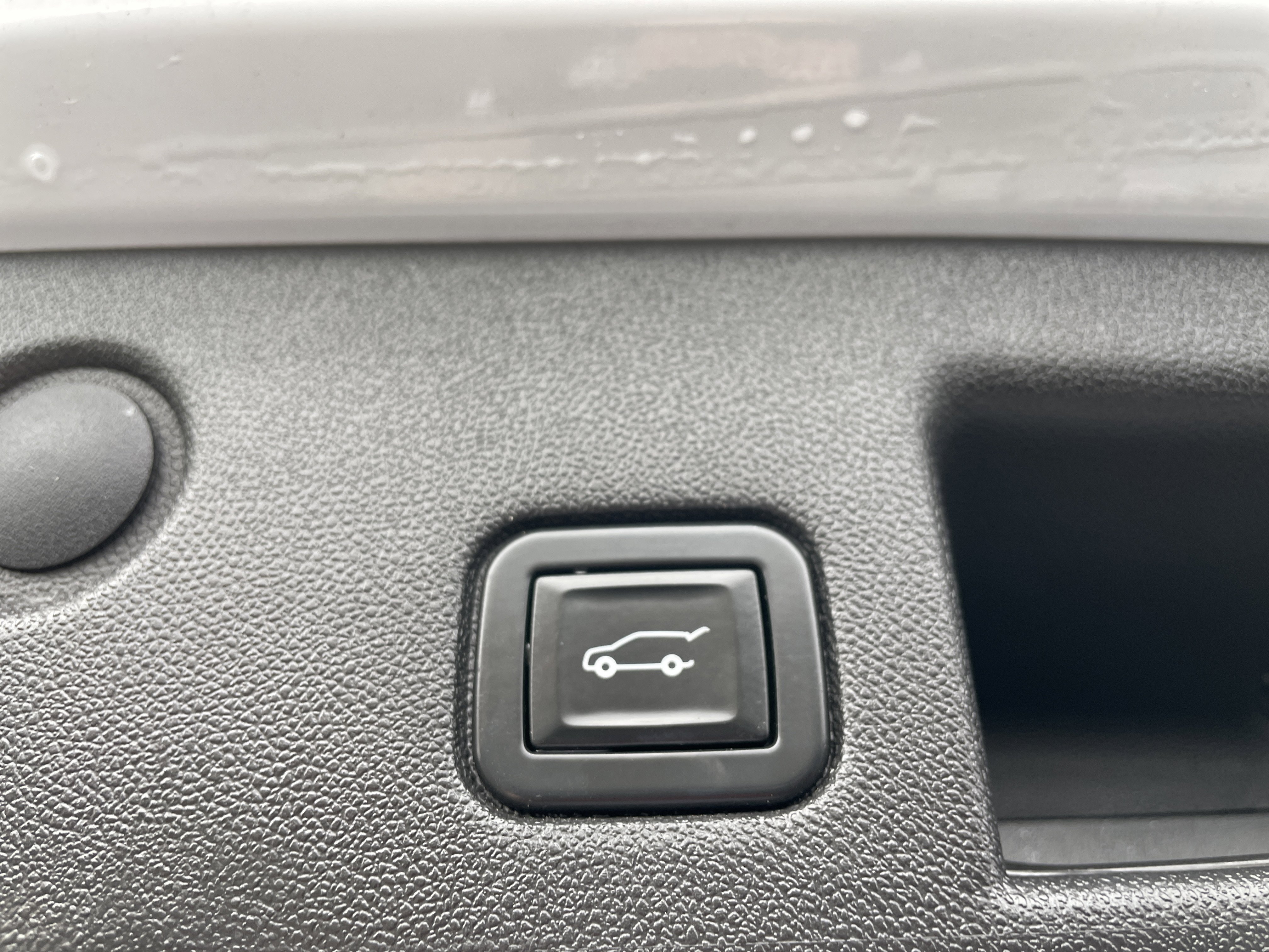 Used 2020 Chevrolet Equinox Premier image 36