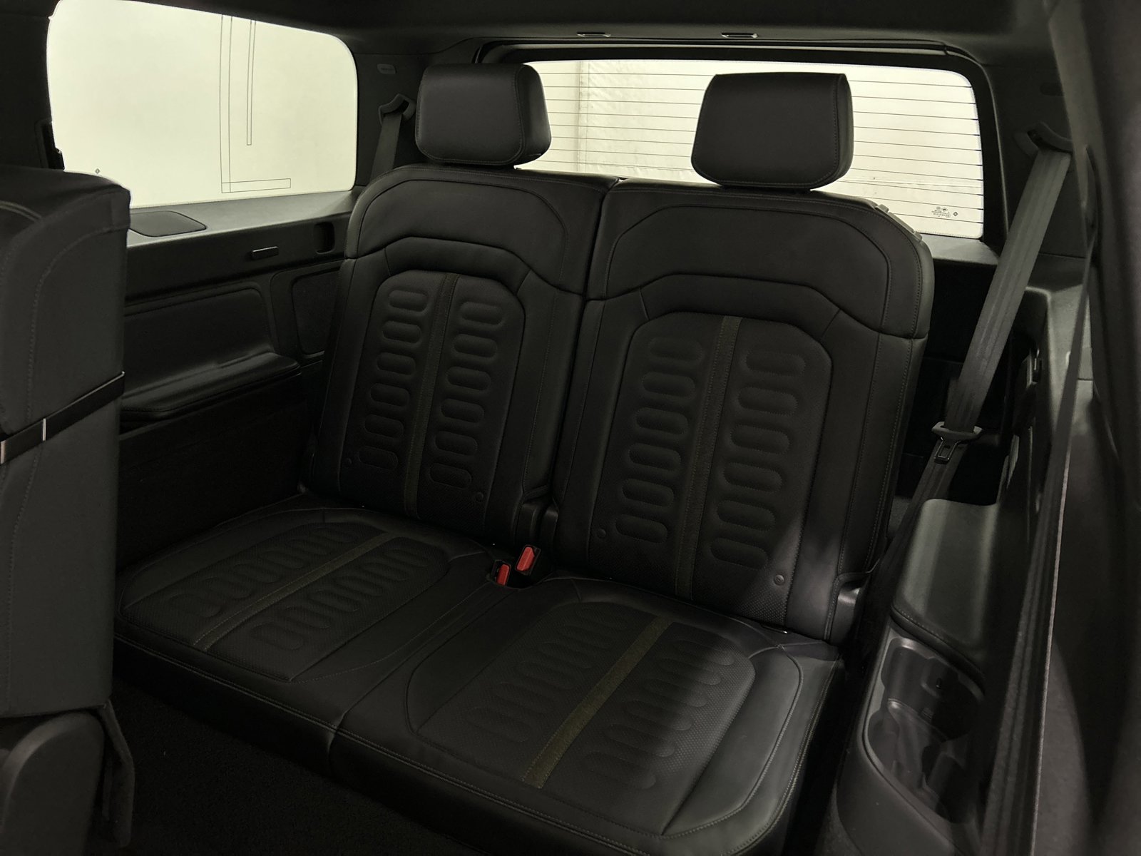 Used 2025 Rivian R1S Adventure image 22