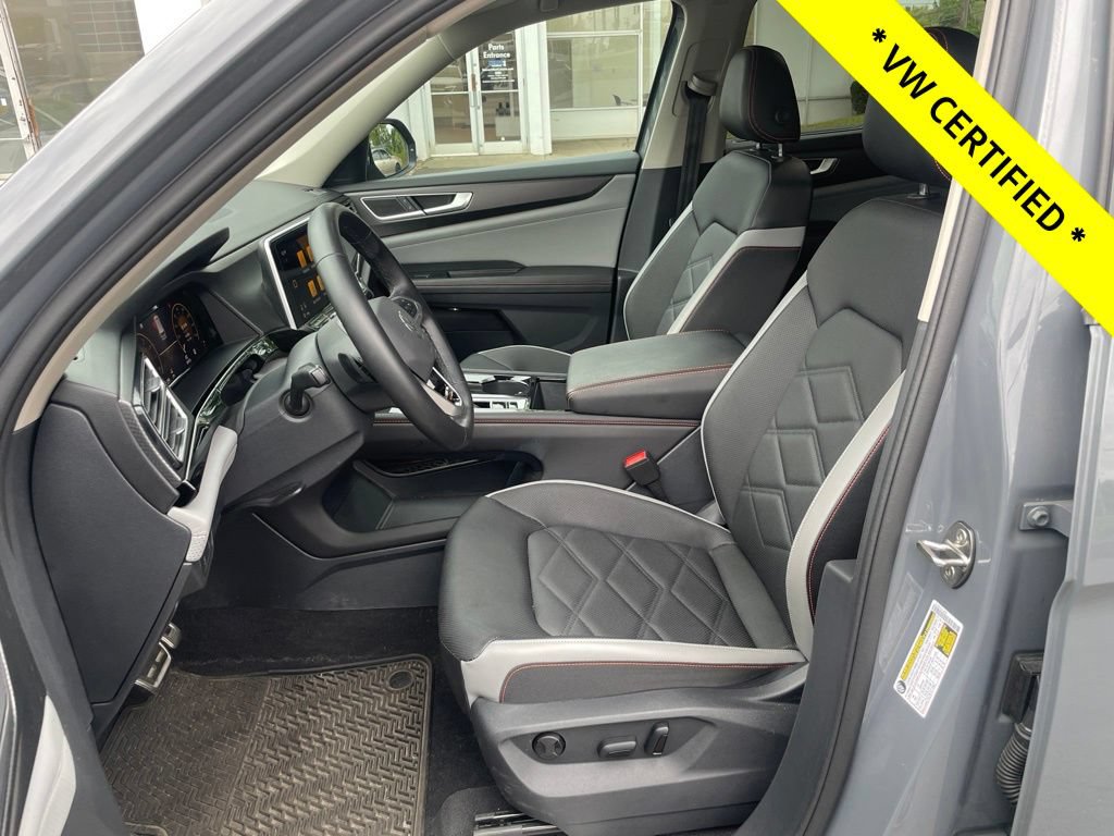 Certified 2025 Volkswagen Atlas Peak Edition SE AWD/4WD image 16