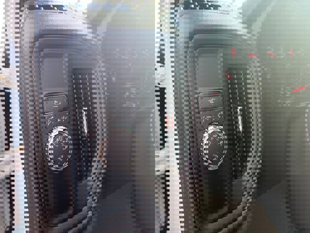 Used 2020 GMC Sierra 1500 2WD Regular Cab image 13