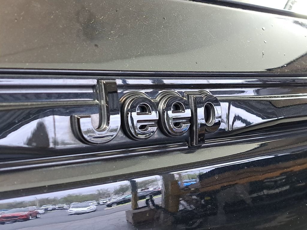 Used 2023 Jeep Grand Cherokee Altitude image 7