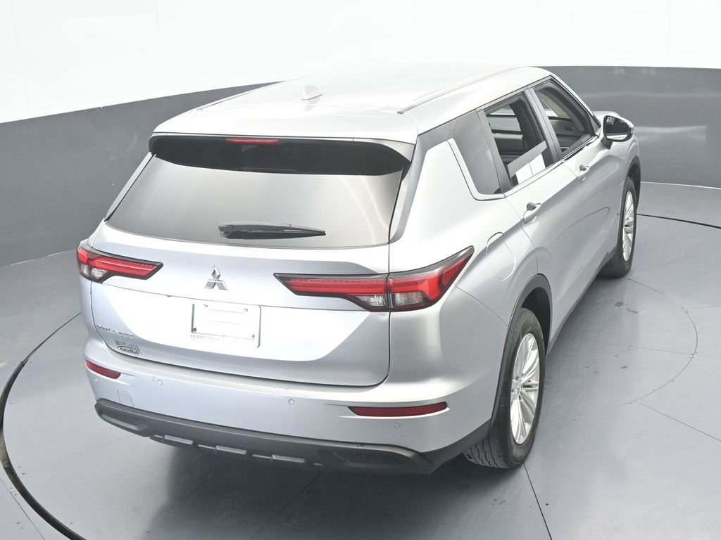 Used 2024 Mitsubishi Outlander ES image 14