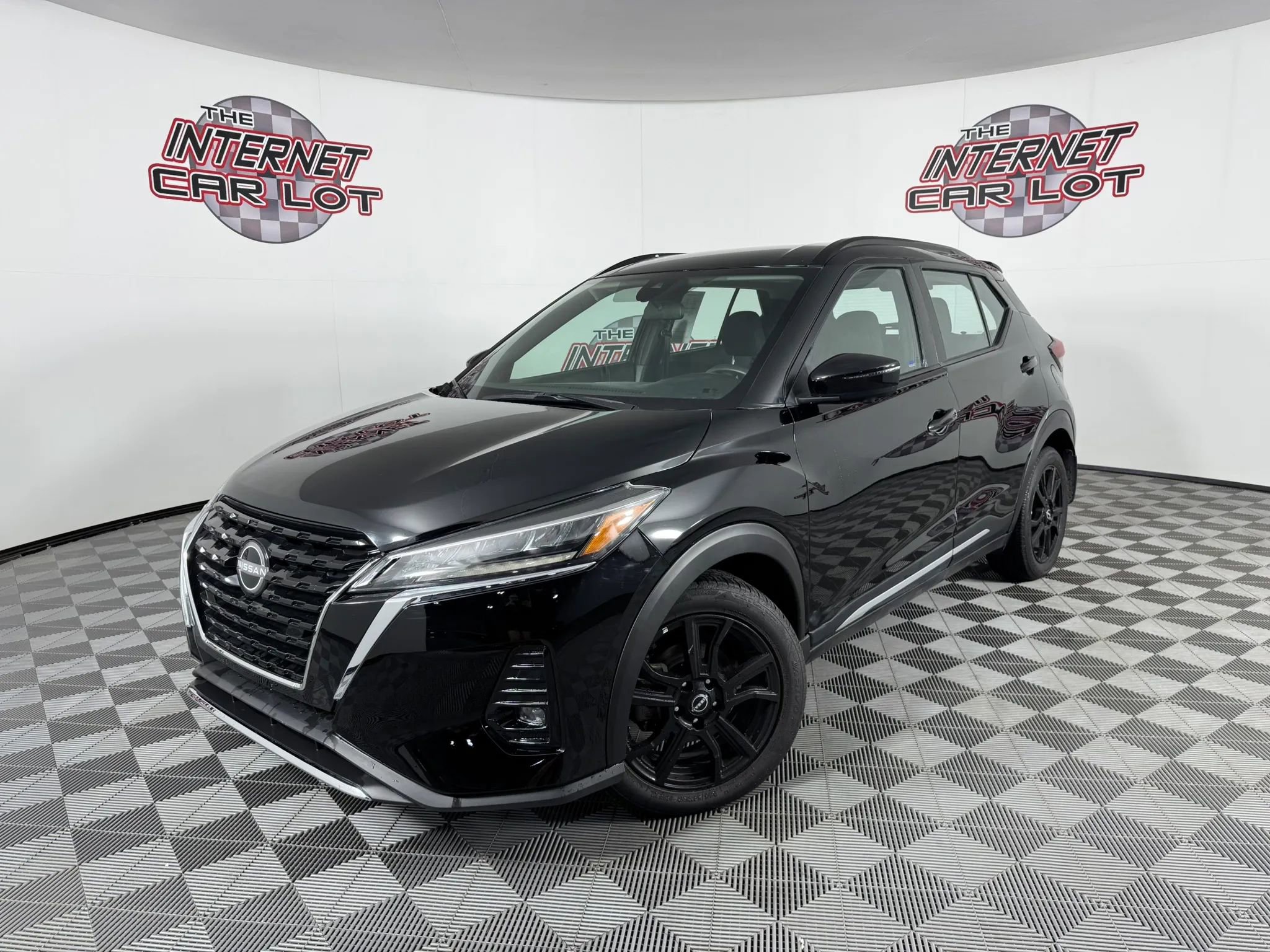 Used 2024 Nissan Kicks SR FWD image 1