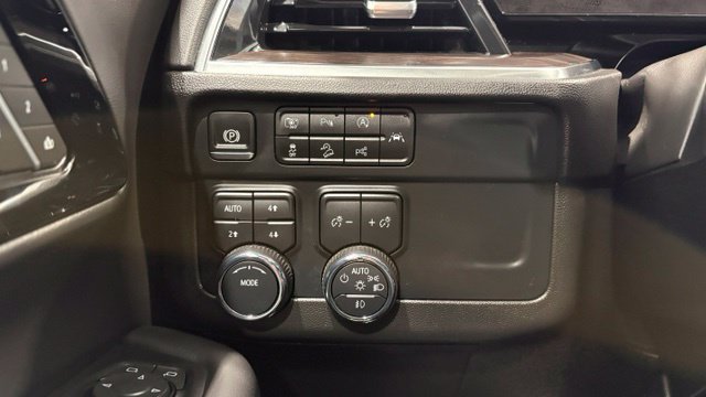 Used 2025 Chevrolet Suburban Z71 AWD/4WD image 39