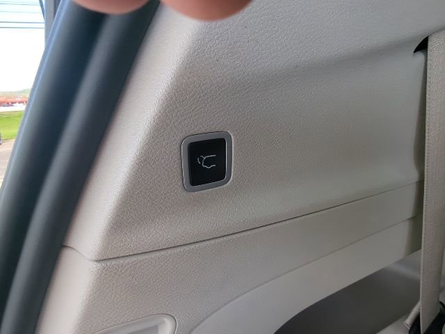 Used 2024 Chrysler Pacifica Touring-L FWD image 34