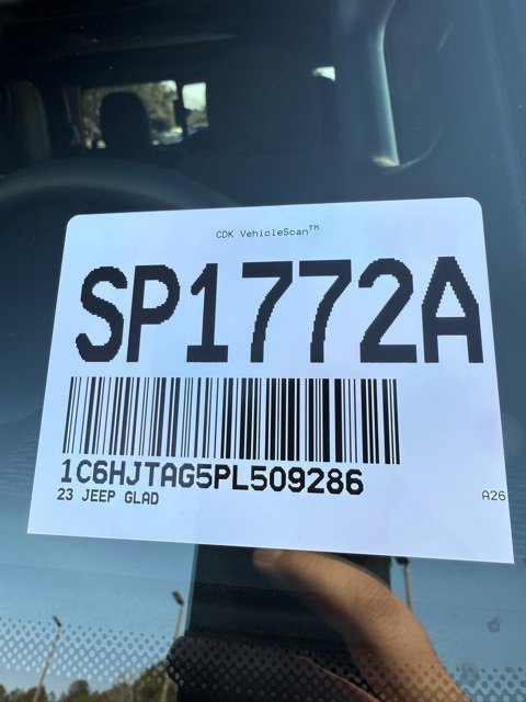 Used 2023 Jeep Gladiator Willys image 31