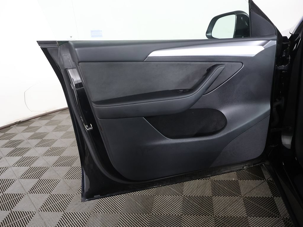Used 2023 Tesla Model Y Long Range AWD/4WD image 23