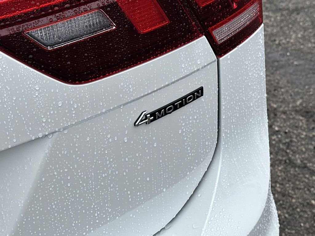 Certified 2023 Volkswagen Tiguan SEL R-Line image 14