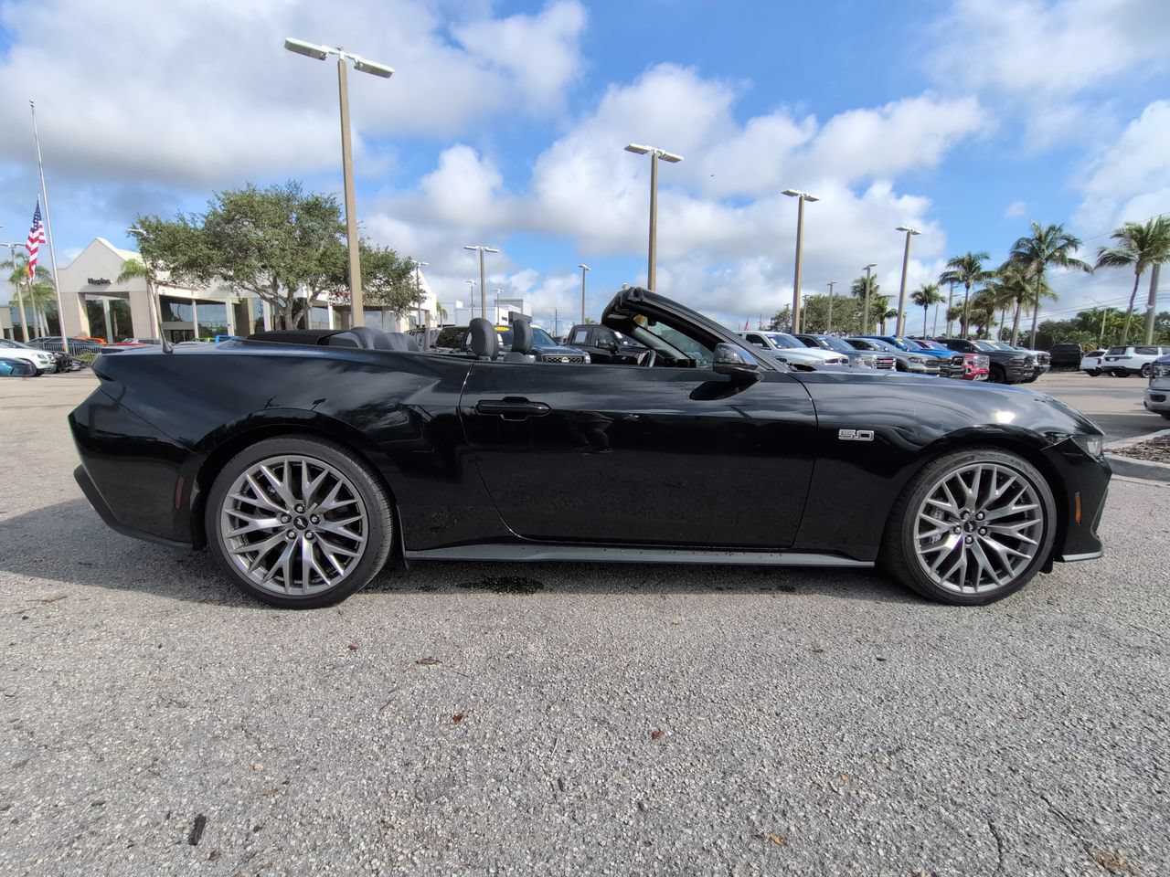 Used 2025 Ford Mustang GT Premium RWD image 4