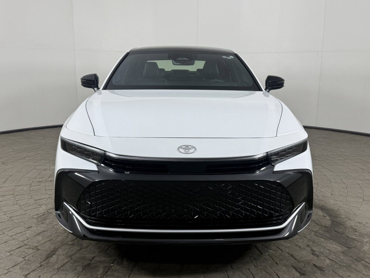 Used 2026 Toyota Crown Platinum image 2