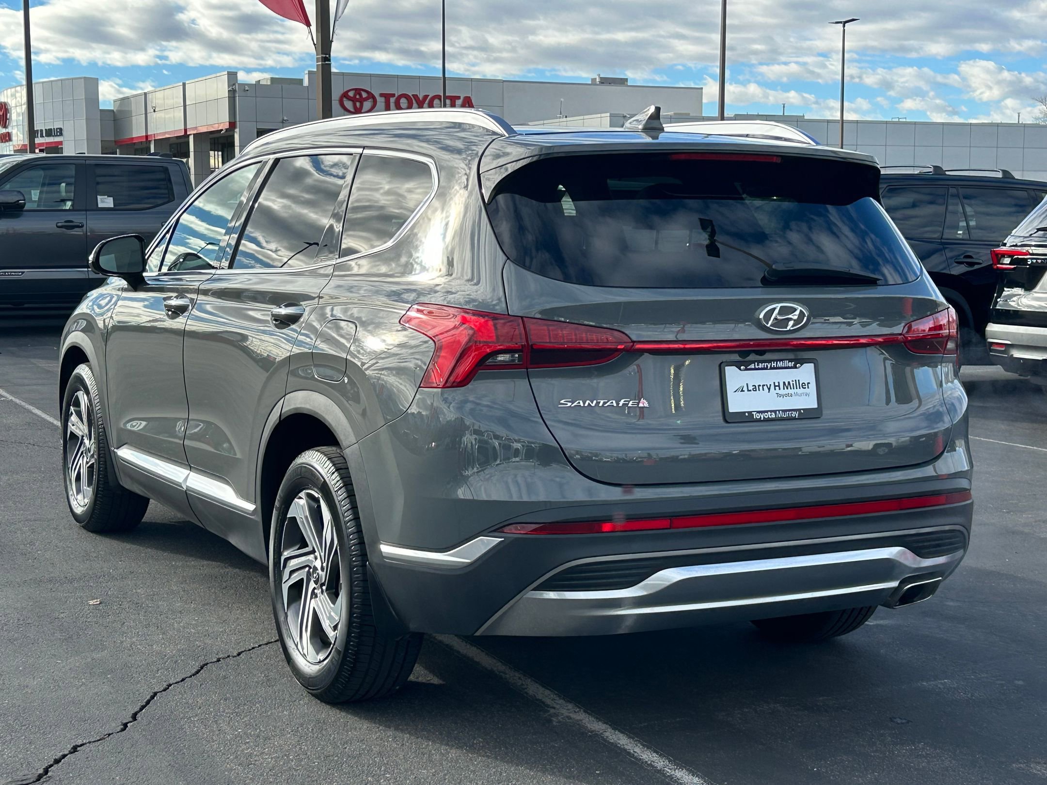 Used 2023 Hyundai Santa Fe SEL w/ Premium Package image 3