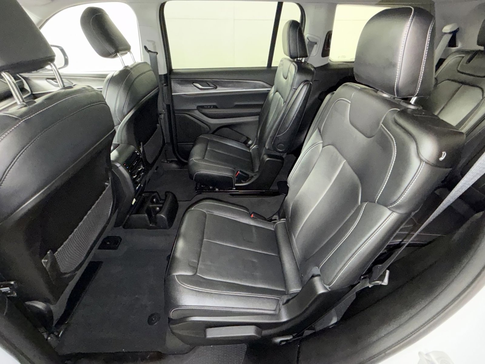 Used 2023 Jeep Grand Cherokee L Limited image 25