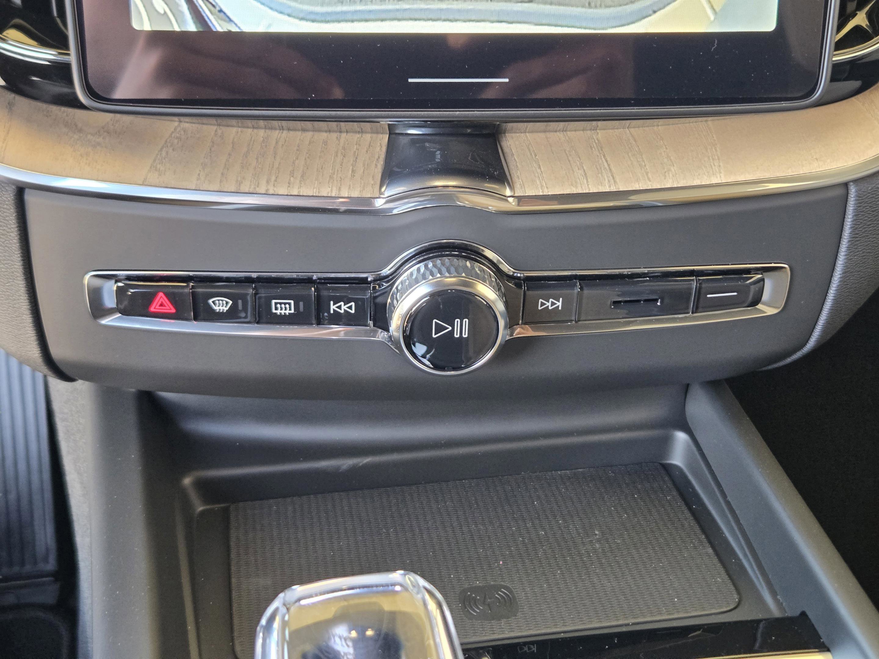 New 2026 Volvo XC60 B5 Plus w/ Protection Package Premier image 22