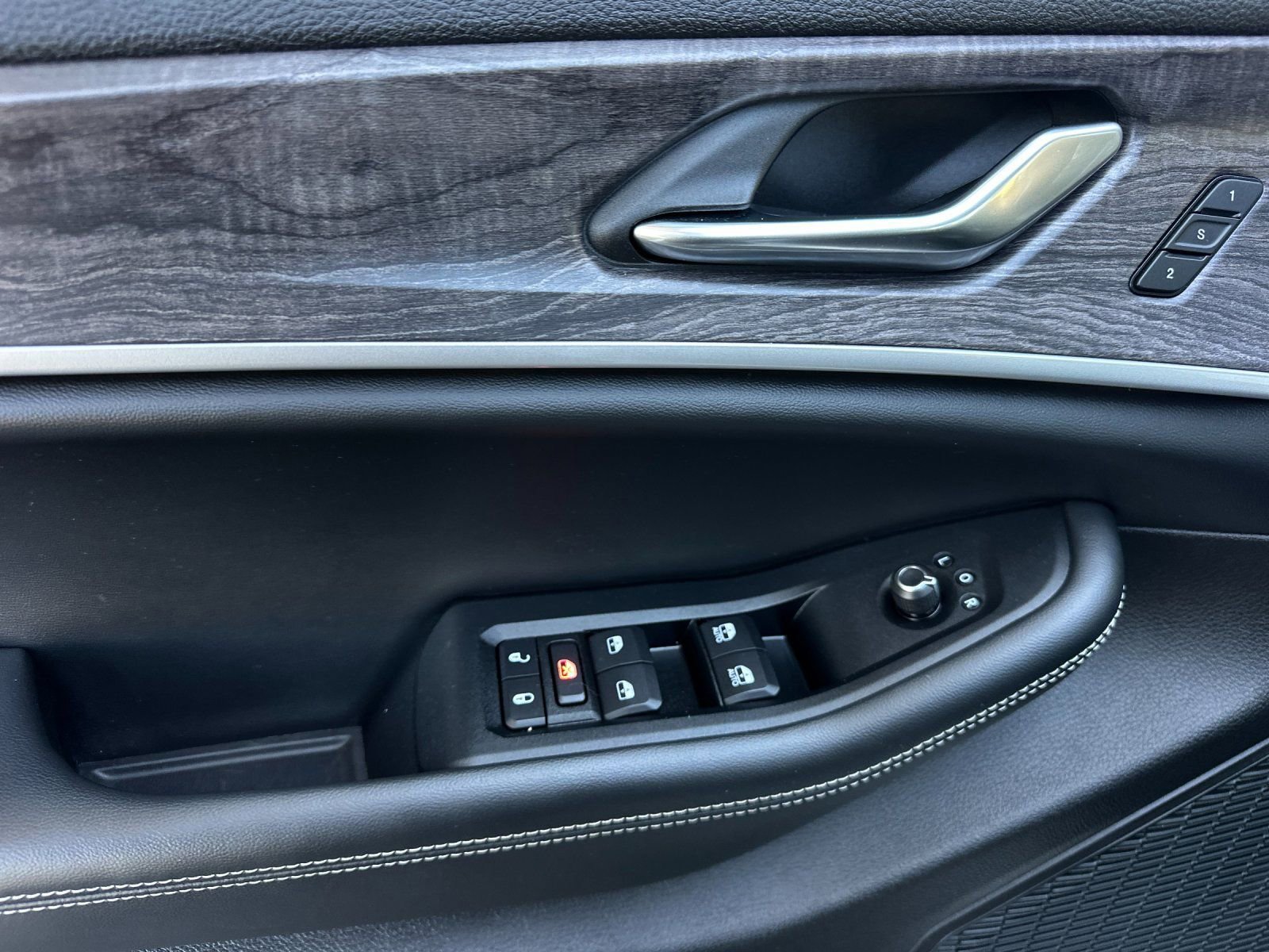 Used 2023 Jeep Grand Cherokee Limited w/ Trailer Tow Prep Group (B) image 10