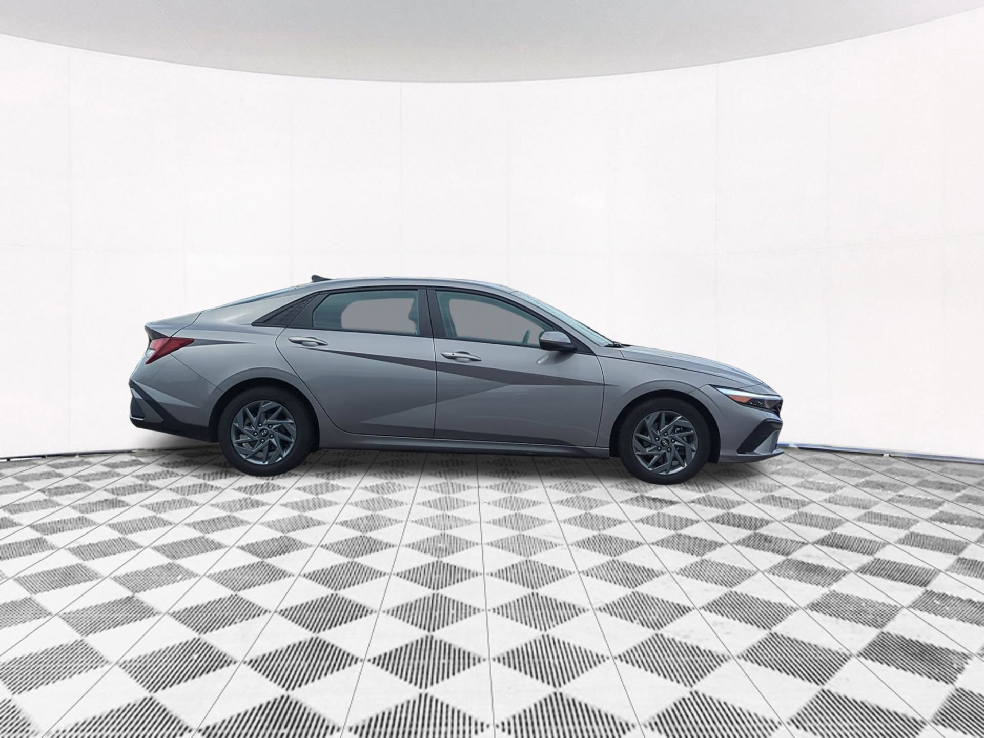 Used 2024 Hyundai Elantra SEL FWD image 7