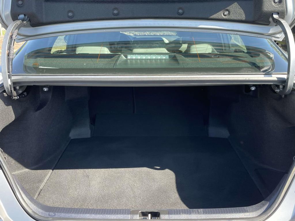 Used 2025 Toyota Camry SE w/ Convenience Package FWD image 13