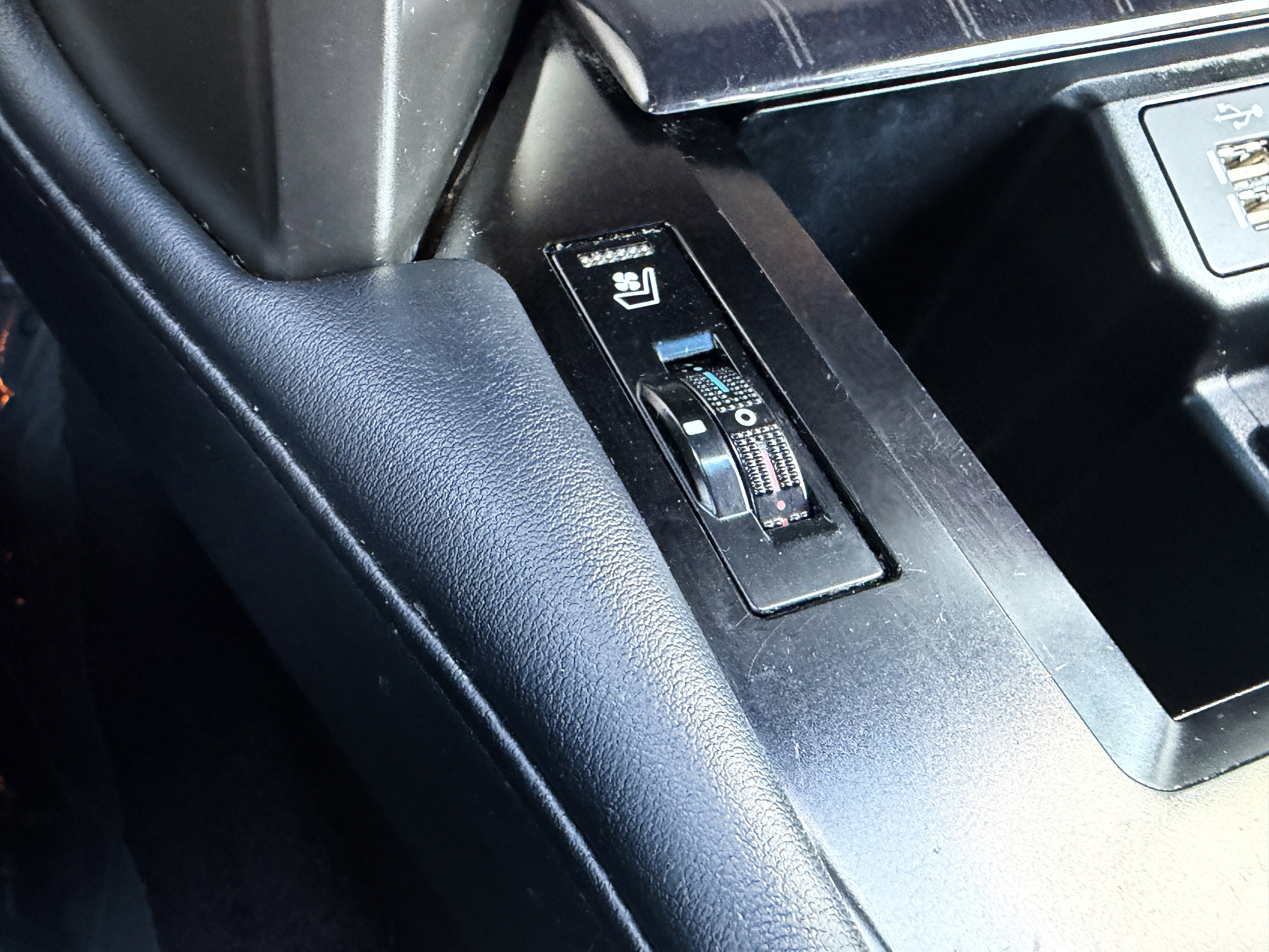 Used 2020 Lexus GX 460 Premium w/ Premium Package image 27