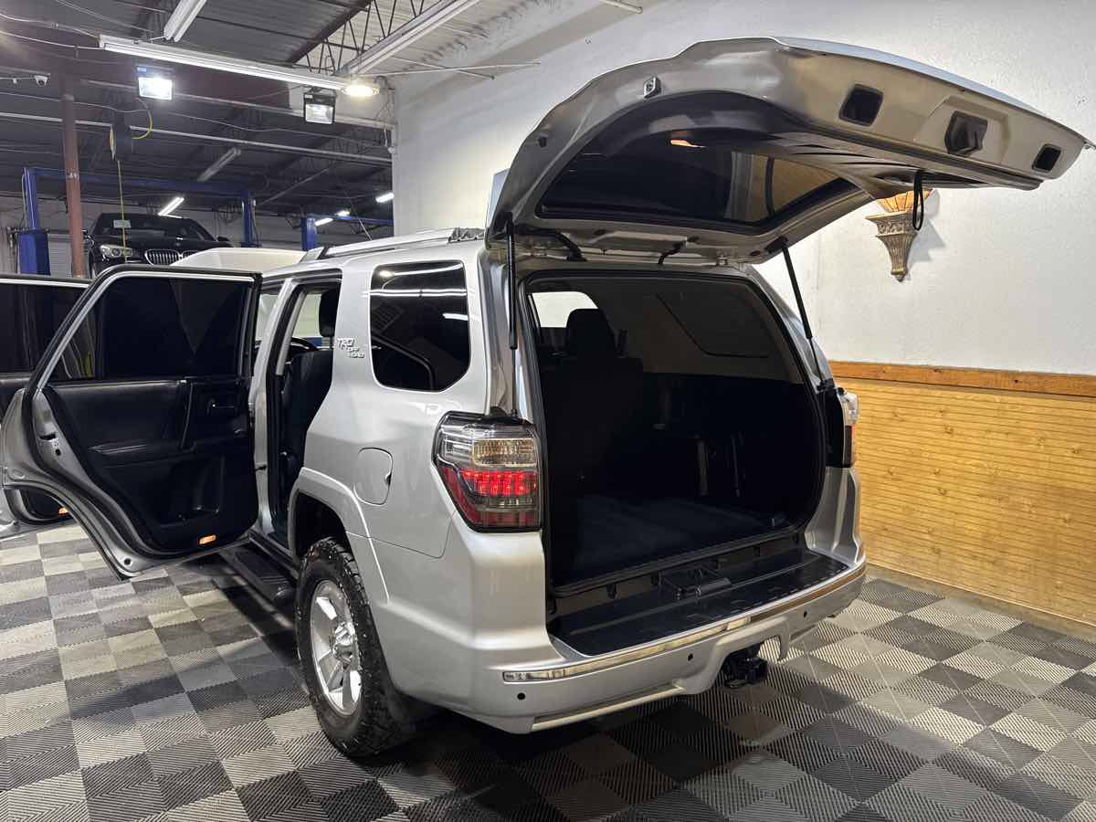 Used 2018 Toyota 4Runner TRD Off-Road AWD/4WD image 9