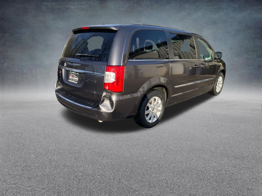 Used 2016 Chrysler Town & Country Touring image 7