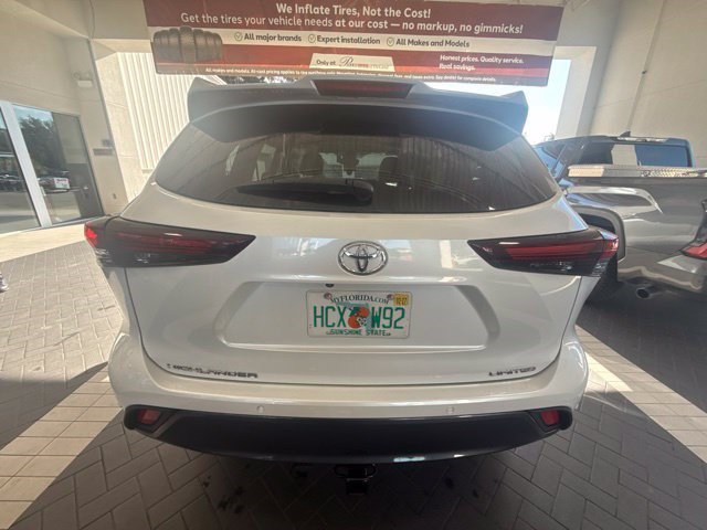 Used 2024 Toyota Highlander Limited FWD image 5