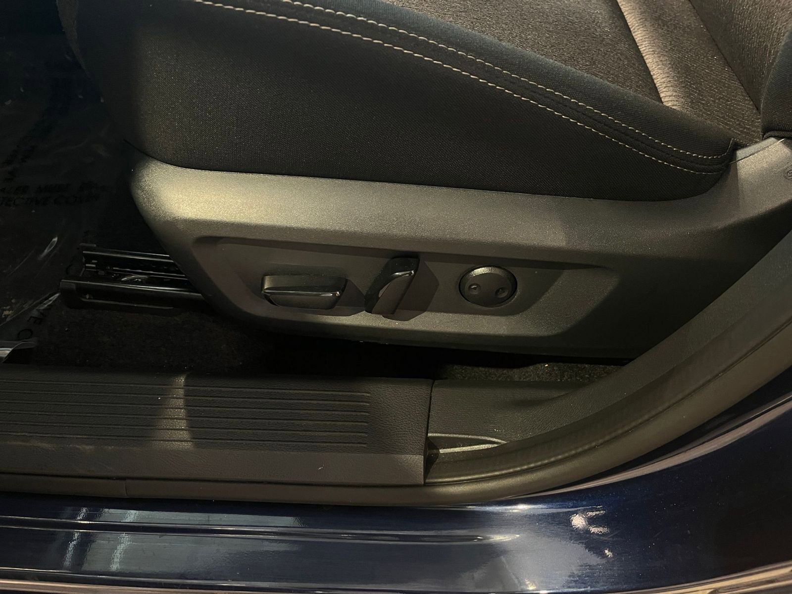 Used 2025 Nissan Rogue SV image 23