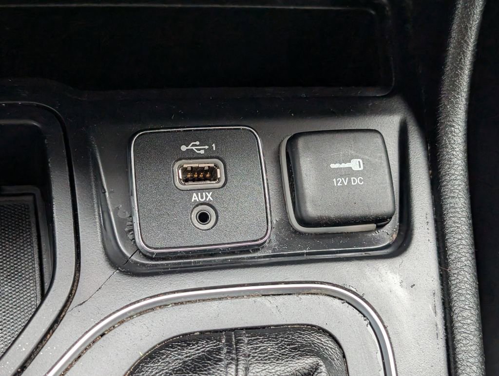 Used 2019 Jeep Cherokee Latitude w/ Popular Appearance Group image 19