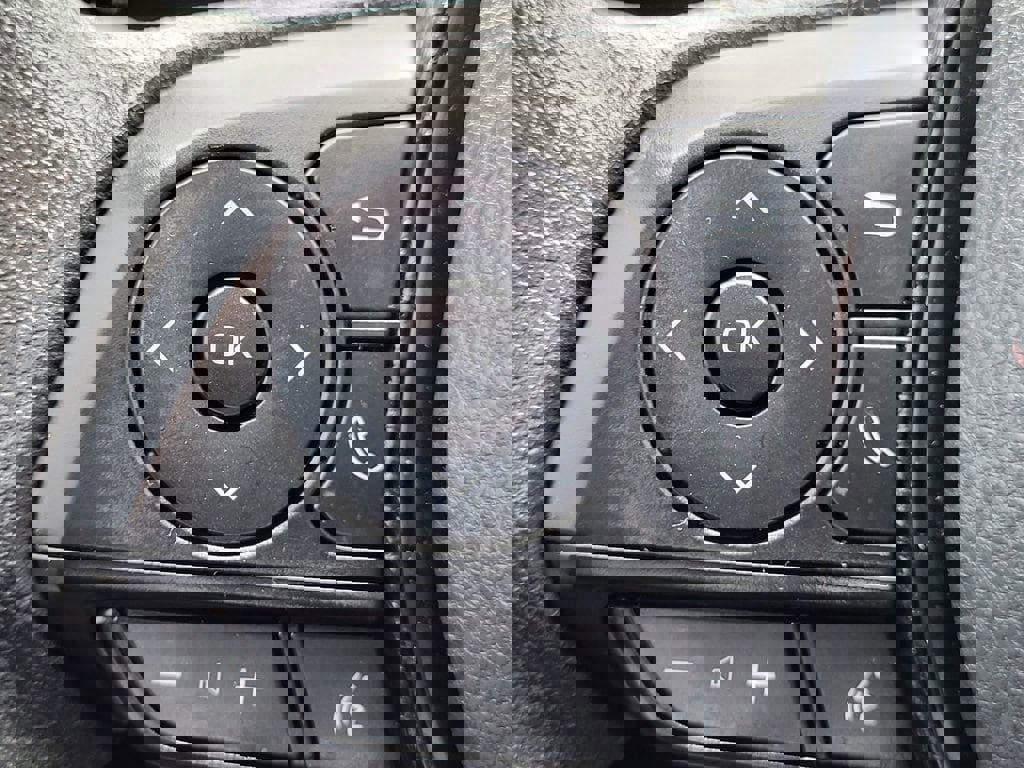 Used 2021 Toyota RAV4 XLE image 11