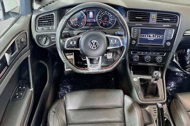 Used 2017 Volkswagen Golf 4-Door FWD image 21