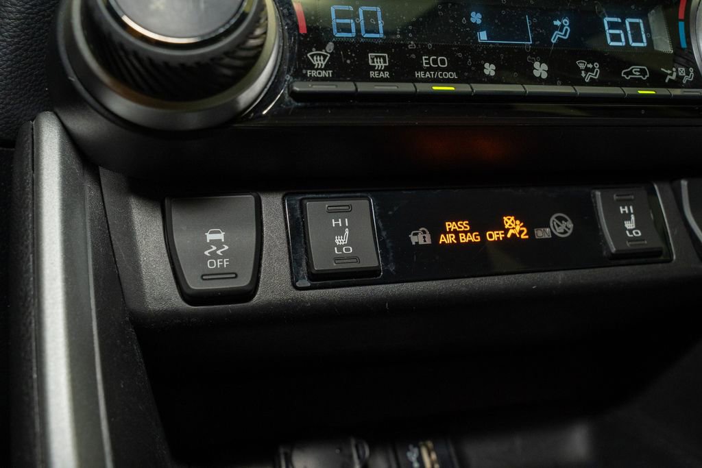 Used 2023 Toyota RAV4 XLE Premium image 15