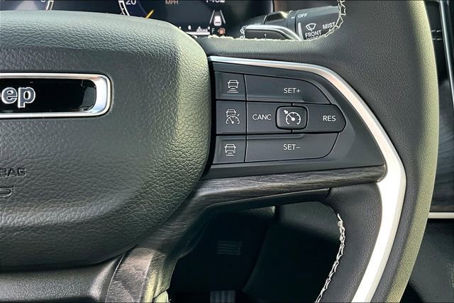 New 2025 Jeep Grand Cherokee Limited w/ Black Appearance Package image 19