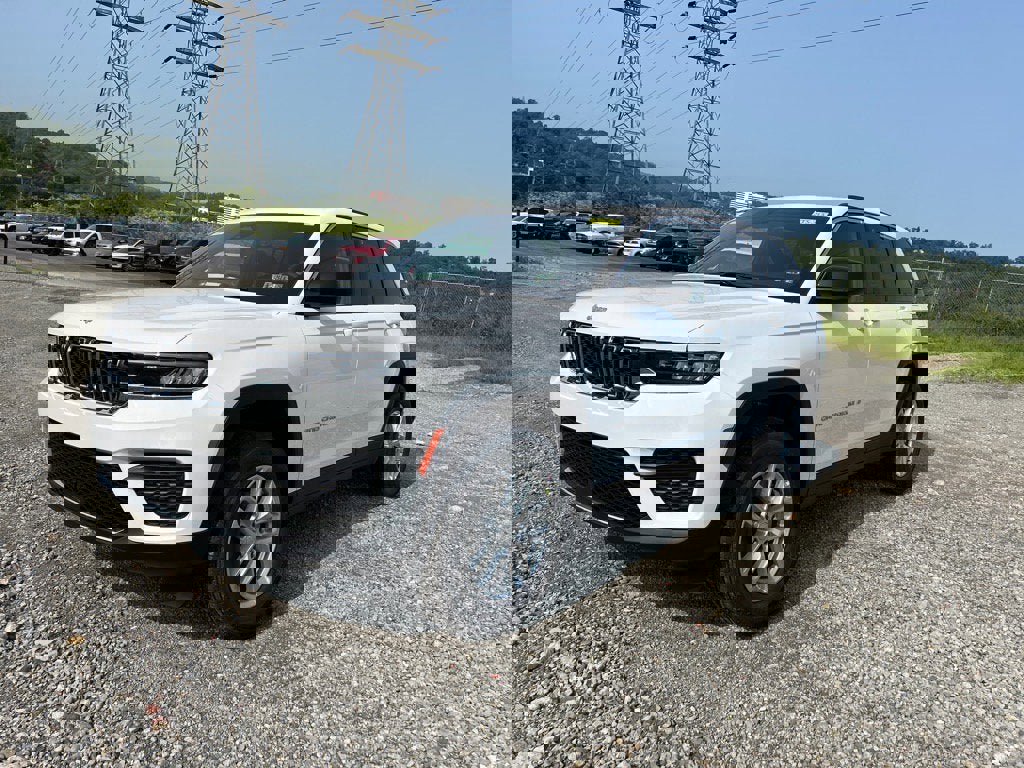 New 2025 Jeep Grand Cherokee Laredo X w/ Luxury Tech Group I