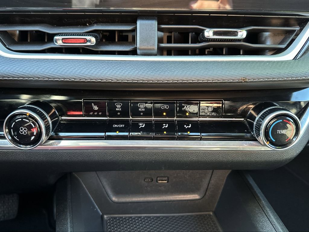 Used 2025 Chevrolet Equinox LT image 28