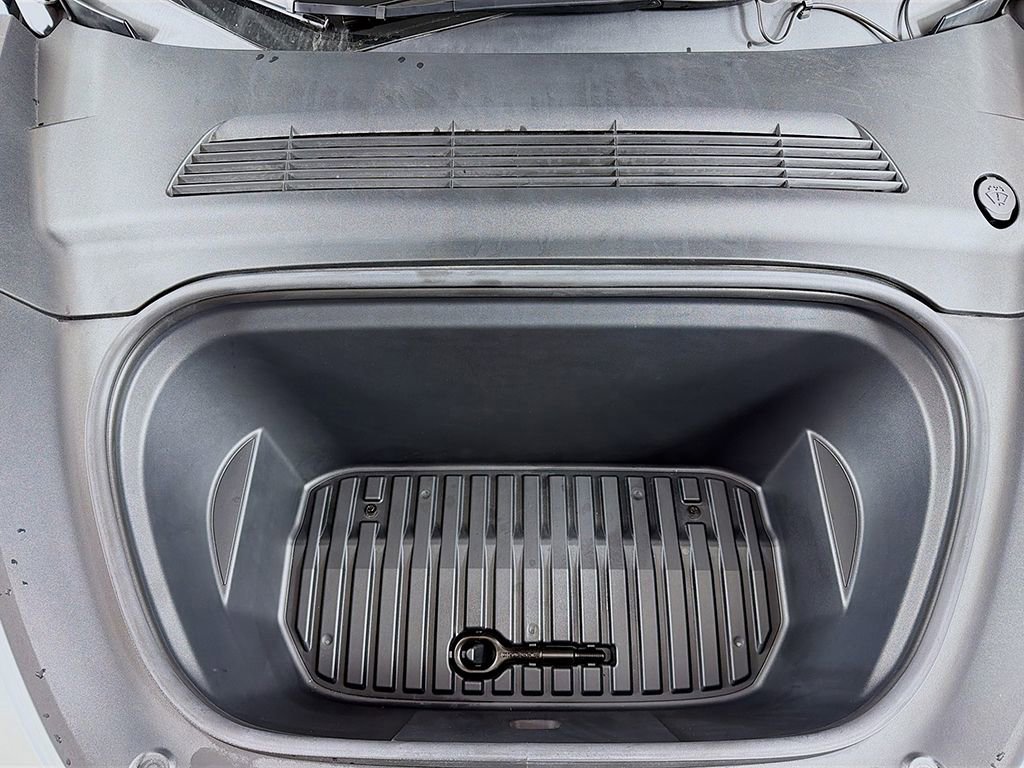 Used 2021 Tesla Model Y Long Range image 16