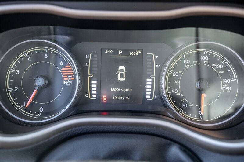 Used 2018 Jeep Cherokee Latitude w/ Altitude Package FWD image 12