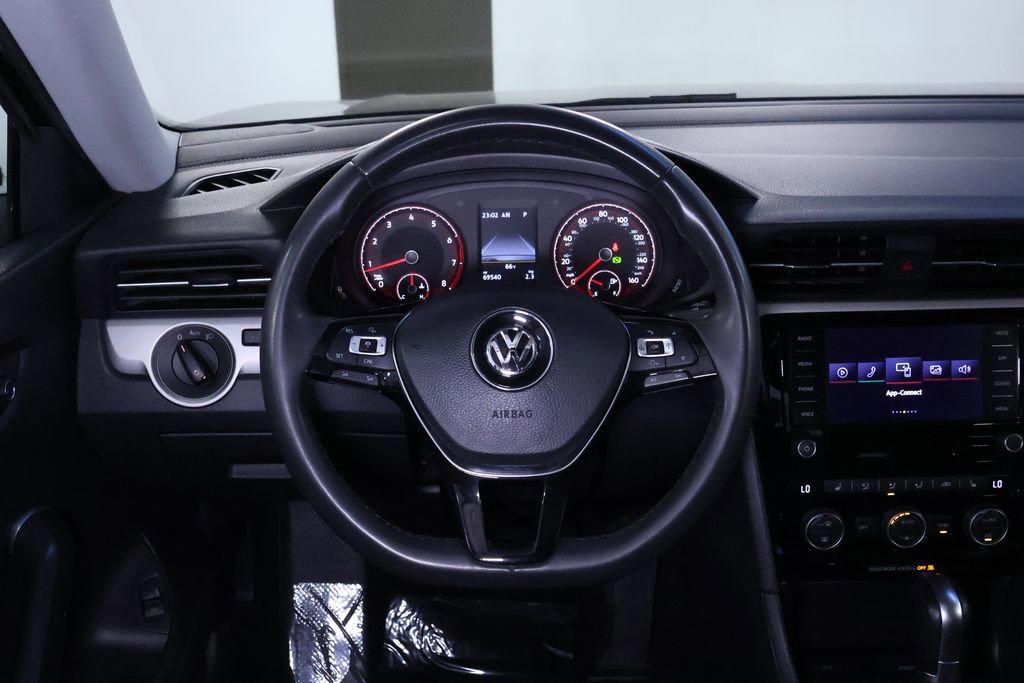 Used 2021 Volkswagen Passat 2.0T SE image 16